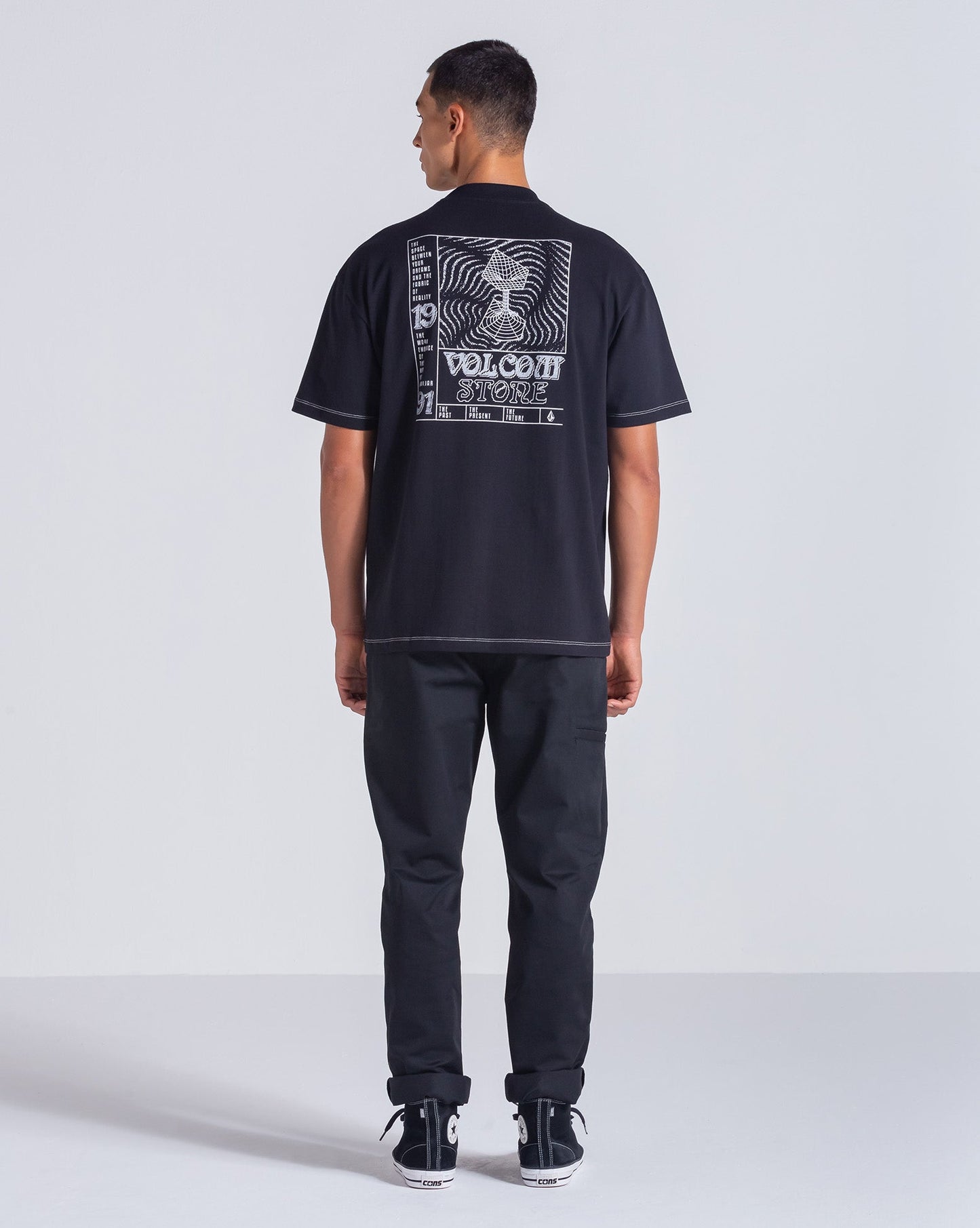 Camiseta Comfort Fit Volcom Time Wave Preta